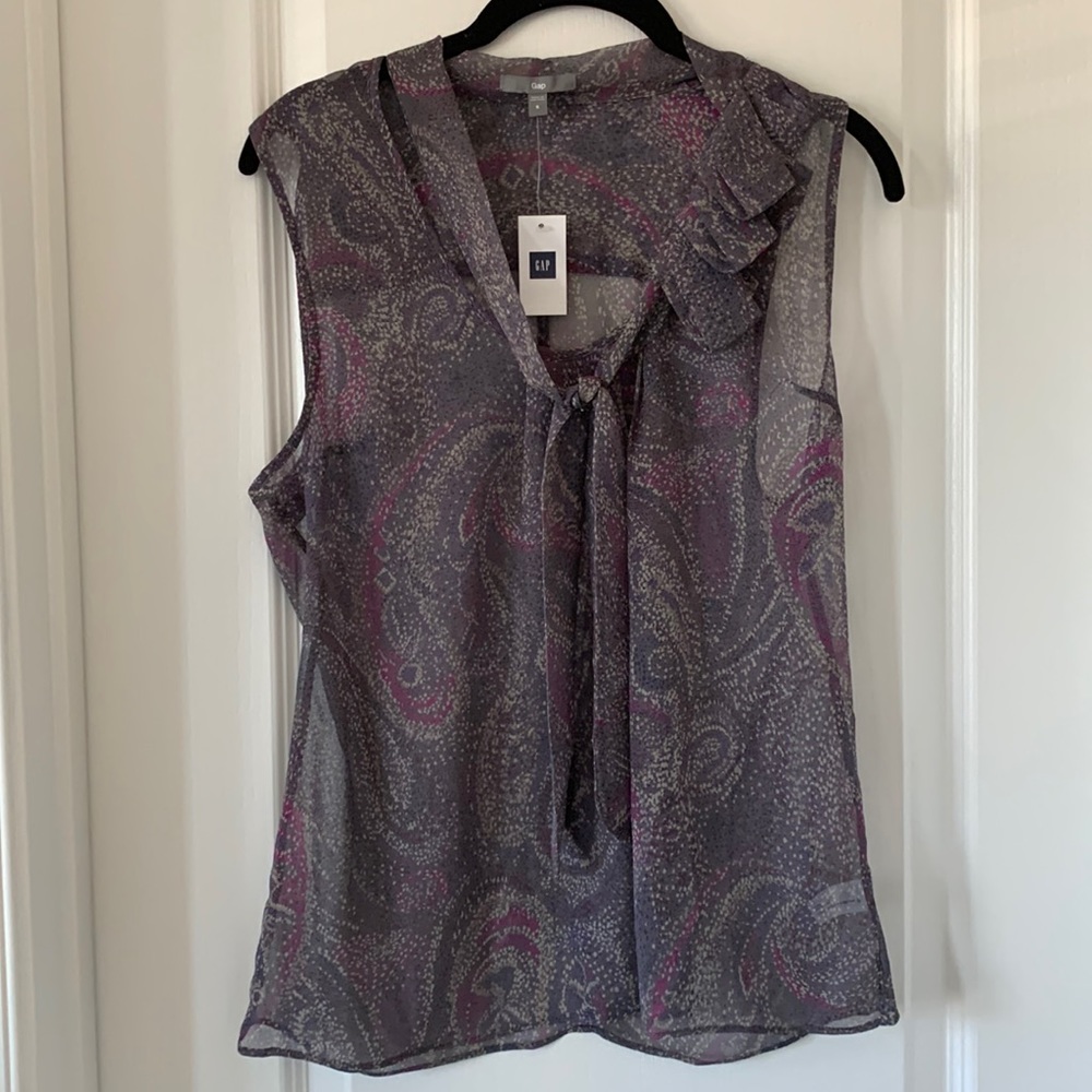 NWT GAP 100% Polyester Sheer Tie-Neck Ruffles Print Sleeveless Blouse Size S